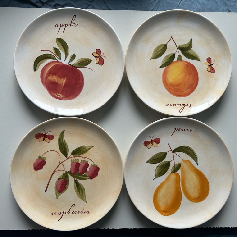 PIER 1 SET OF 4 DECORATIVE PLATES NEW